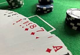 Grid permainan Mahjong Ways dengan simbol mahjong tradisional dan sistem dinamis